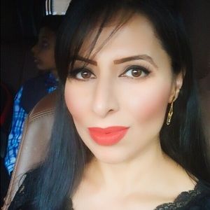 Meet your Posher, Aneela